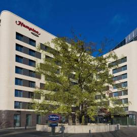 Hampton By Hilton Frankfurt Airport，位于美因河畔法兰克福的酒店