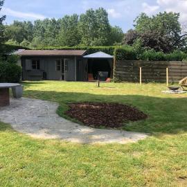 Tiny House Close to Brussels South Charleroi Airport，位于Courcelles的酒店