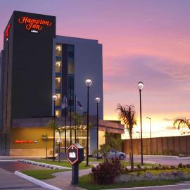 Hampton Inn by Hilton Merida，位于梅里达的酒店