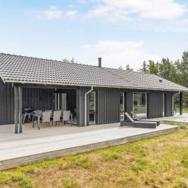 6 person holiday home in Jerup，位于耶鲁普的酒店
