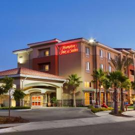 Hampton Inn & Suites San Bernardino，位于圣贝纳迪诺的酒店