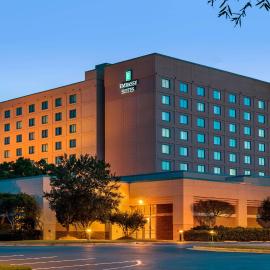 Embassy Suites by Hilton Raleigh Durham Research Triangle，位于卡瑞的酒店