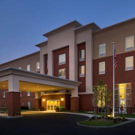 Hampton Inn & Suites Syracuse/Carrier Circle，位于东叙拉古的酒店