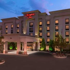 Hampton Inn Springfield South Enfield，位于恩菲尔德的酒店