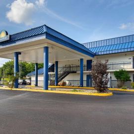Days Inn by Wyndham Knoxville North，位于诺克斯维尔的酒店