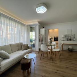 Stylish 1-bedroom condo close to exhibition square，位于巴塞尔的酒店