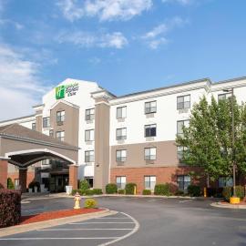 Holiday Inn Express & Suites Roanoke Rapids by IHG,位于罗阿诺克拉皮兹的酒店