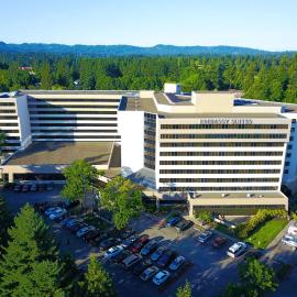 Embassy Suites by Hilton Portland Tigard，位于泰格德的酒店