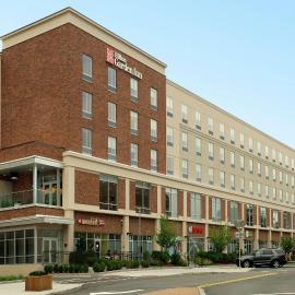 Hilton Garden Inn Westchester Dobbs Ferry，位于Dobbs Ferry的酒店