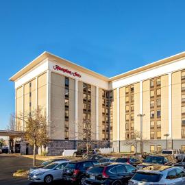 Hampton Inn Boston Logan Airport，位于波士顿的酒店