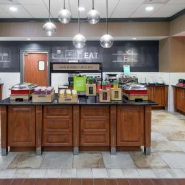 Hampton Inn & Suites Orlando Airport at Gateway Village,位于奥兰多的酒店