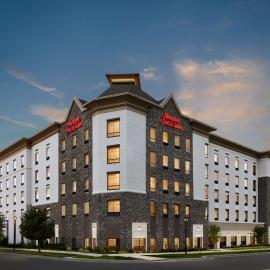 Hampton Inn & Suites Charlotte Steele Creek Road, NC，位于夏洛特的酒店