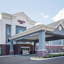 Hampton Inn Kennebunk Kennebunkport Me，位于肯纳邦克的酒店