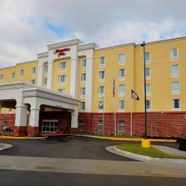 Hampton Inn- Suffolk，位于萨福克的酒店