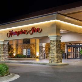 Hampton Inn Adel,位于阿德尔的酒店