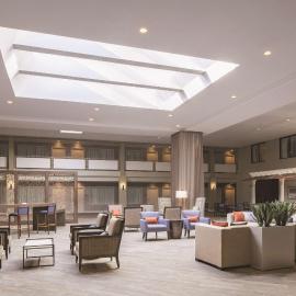 DoubleTree by Hilton Hotel Laurel，位于罗瑞尔的酒店