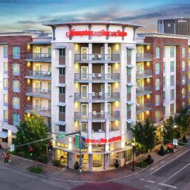Hampton Inn & Suites Chattanooga Downtown，位于查塔努加的酒店