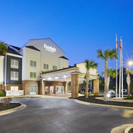 Fairfield Inn & Suites By Marriott Hinesville Fort Stewart，位于海恩斯维尔的酒店