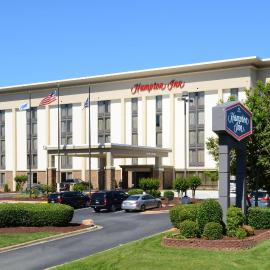 Hampton Inn Charlotte North Lake Norman,位于科尼利厄斯的酒店