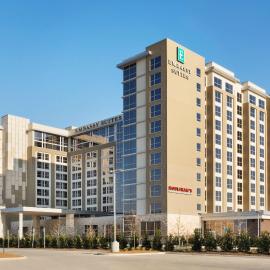 Embassy Suites By Hilton Denton Convention Center，位于丹顿的酒店