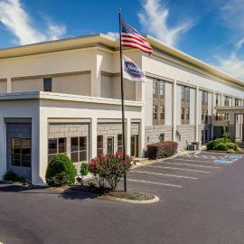 Hampton Inn Dickson，位于迪克森的酒店