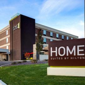 Home2 Suites By Hilton DeKalb，位于迪卡尔布的酒店