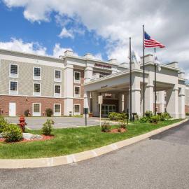 Hampton Inn & Suites Berkshires-Lenox，位于莱诺克斯的酒店