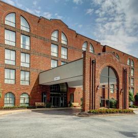 Embassy Suites Williamsburg，位于威廉斯堡的酒店