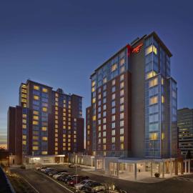 Hampton Inn by Hilton Halifax Downtown,位于哈利法克斯的酒店
