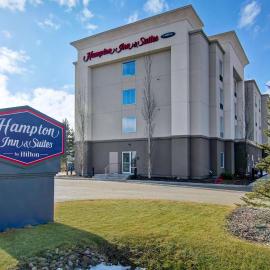 Hampton Inn & Suites Red Deer，位于雷德迪尔的酒店