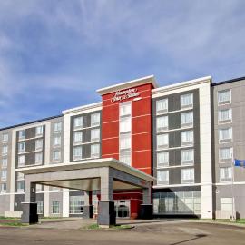 Hampton Inn & Suites - Medicine Hat，位于梅迪辛哈特的酒店