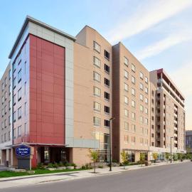 Hampton Inn & Suites by Hilton Quebec City Levis，位于莱维斯的酒店