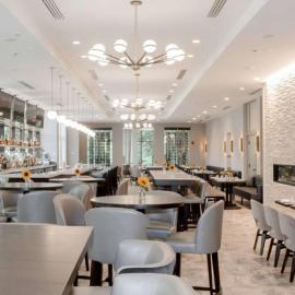 DoubleTree by Hilton Charlottesville,位于夏洛茨维尔的酒店