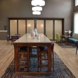 Hampton Inn & Suites Philadelphia/Media,位于米堤亚的酒店