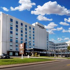 DoubleTree by Hilton Hotel Niagara Falls New York，位于尼亚加拉瀑布的酒店