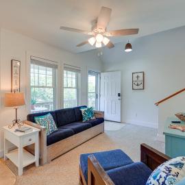 Near Ocean: Buxton Townhome w/ Patio!，位于巴克斯顿的酒店
