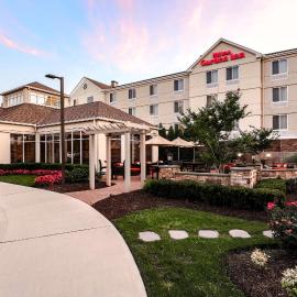 Hilton Garden Inn Melville，位于普莱恩维尤的酒店