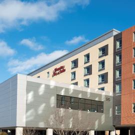 Hampton Inn & Suites Grand Rapids Downtown，位于大急流城的酒店