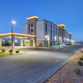 Hampton Inn & Suites Boston/Stoughton, Ma，位于斯托顿的酒店