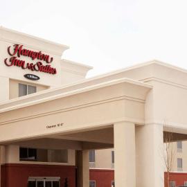 Hampton Inn & Suites by Hilton Lethbridge，位于莱斯布里奇的酒店
