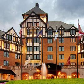 Hotel Roanoke & Conference Center, Curio Collection by Hilton，位于罗阿诺的酒店