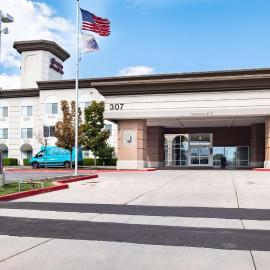 Hampton Inn & Suites Salt Lake City Airport，位于盐湖城的酒店