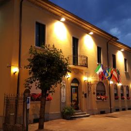 Hotel La Pendola，位于Ozzero的酒店