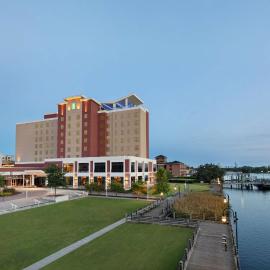 Embassy Suites By Hilton Wilmington Riverfront,位于威尔明顿的酒店