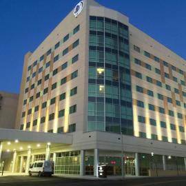 DoubleTree by Hilton Hotel Reading，位于雷丁的酒店
