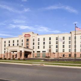 Hampton Inn & Suites Charles Town，位于查尔斯镇的酒店