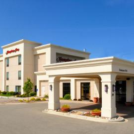 Hampton Inn Tomah，位于托马的酒店