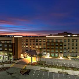 Hampton Inn & Suites San Jose Airport，位于圣何塞的酒店