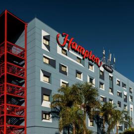 Hampton by Hilton Guarulhos Airport，位于瓜鲁柳斯的酒店