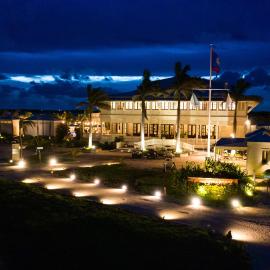 Mahogany Bay Resort and Beach Club, Curio Collection，位于圣佩德罗的酒店